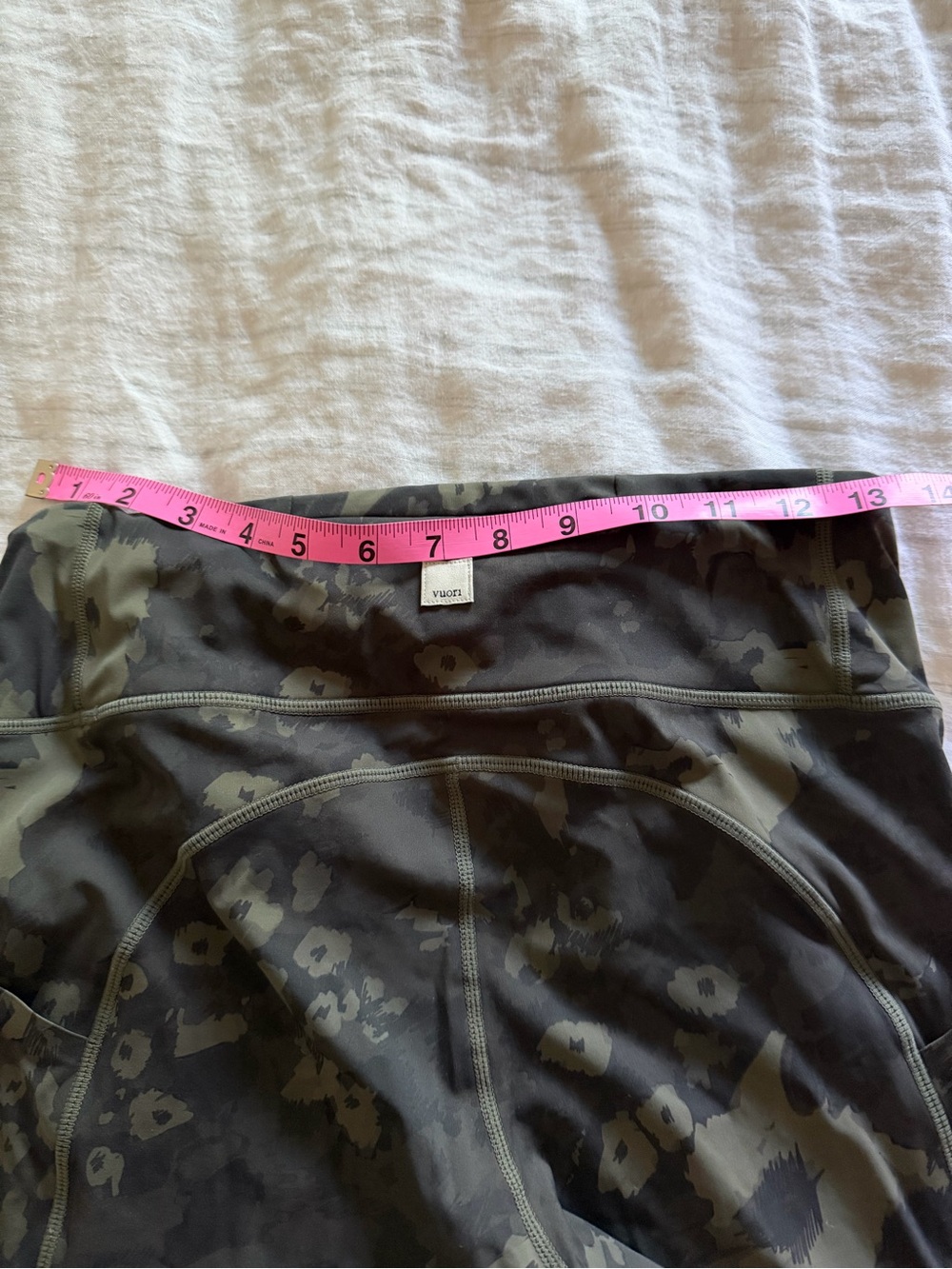 Vuori  Legging Oregano Camo Flower - Picture 3 of 4